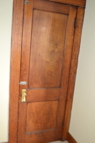 Building Photo - 2115 Hollister Ave