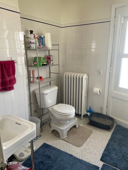 Bath Room - 2102 E Beverly Rd