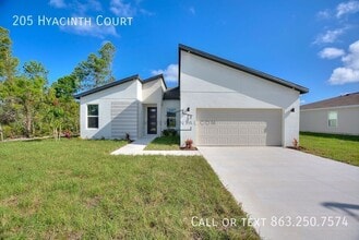 Building Photo - 205 Hyacinth Ct