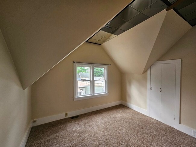 Building Photo - 4Bd/2Ba Two Story House-For Viewing!