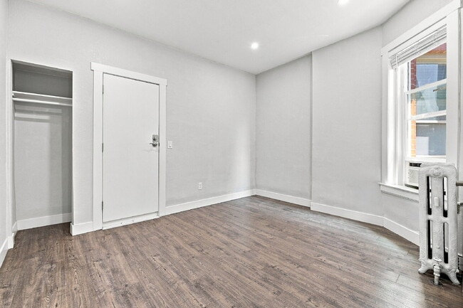 Building Photo - $1,720.95 with $300 off the first month rent, 1 Bed - 1 Bath, Condo in Denver with All Utilities ...