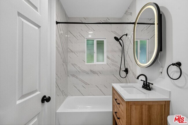 Building Photo - 546 San Juan Ave