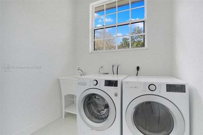 Building Photo - 17750 SW 80th Ct