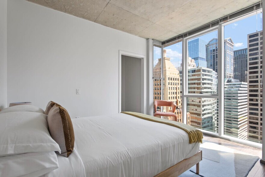 Building Photo - 236 W Lake St