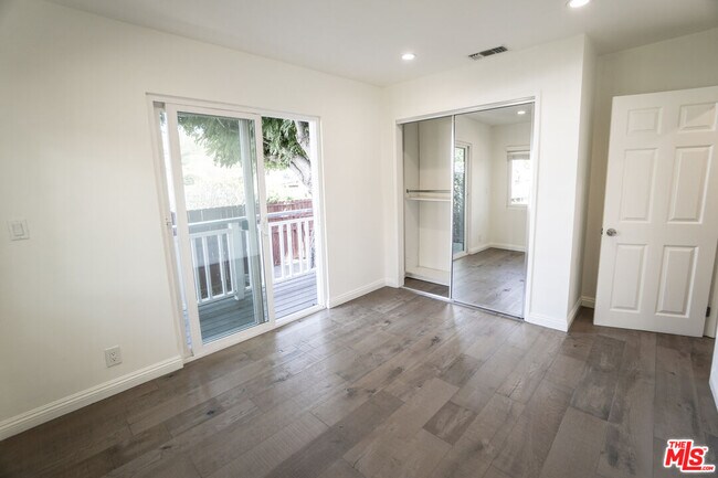 Building Photo - 2847 Pyrites St