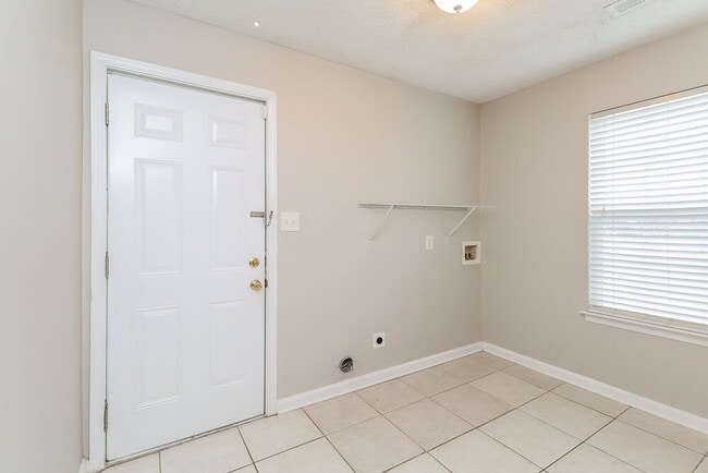 Building Photo - 15123 De Havilland Dr