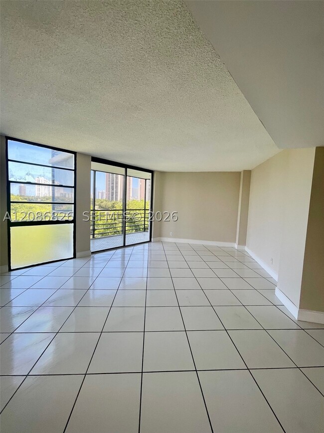 Building Photo - 20400 W Country Club Dr