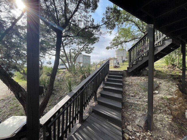 Building Photo - NEW ON MARKET