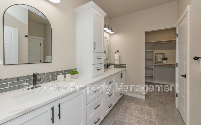 Building Photo - 2125 Oxon St