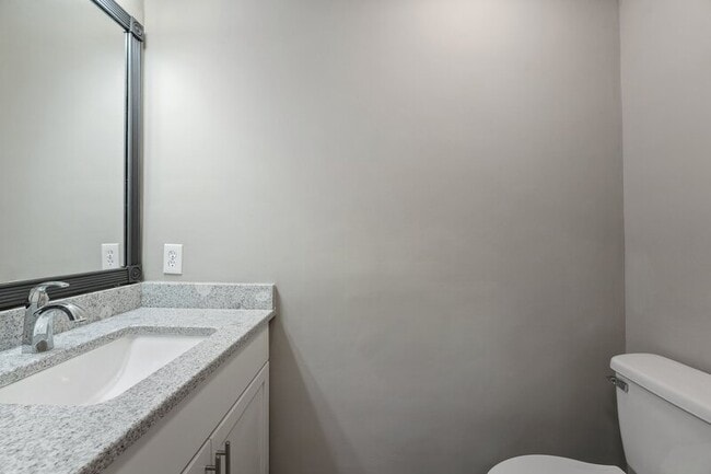 Building Photo - 505 NW Forrest Pk Ct