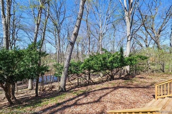 Building Photo - 6103 Park Lake Rd