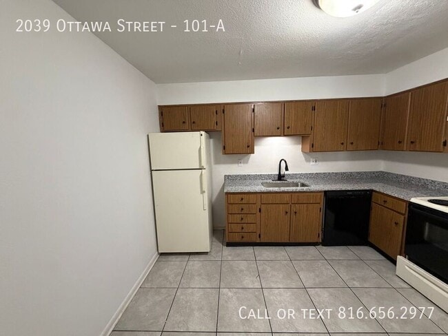 Building Photo - 2039 Ottawa St