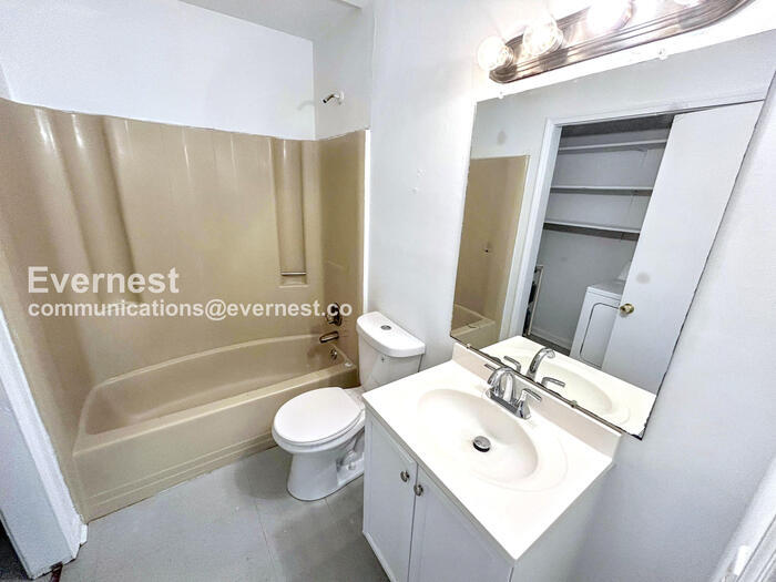 Building Photo - 203 Woodbine St