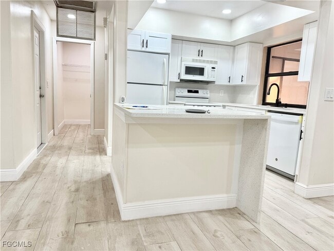 Building Photo - 1420 SE 19th St