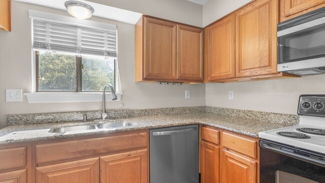 Building Photo - 9506 13th Bay St