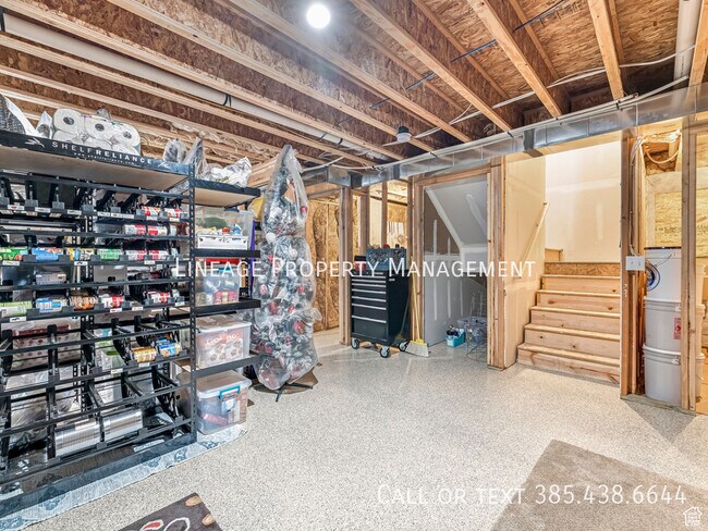 Building Photo - 10855 N Sandstone Way