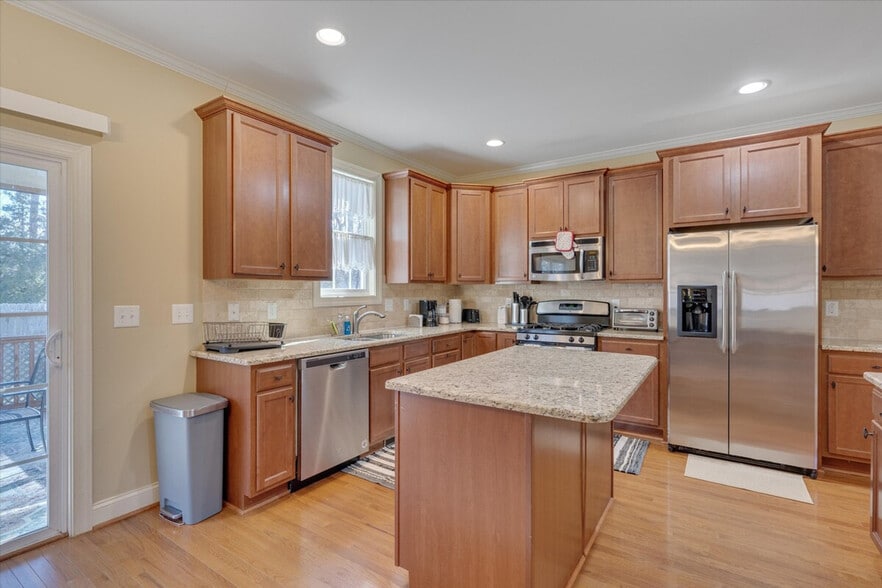 Building Photo - 320 Lawrence Rd