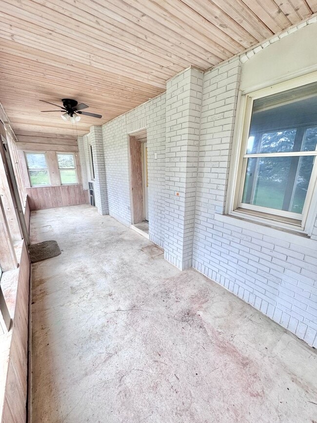 Building Photo - 8361 Schantz Rd