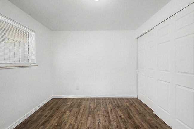 Building Photo - Garden Level 2 bedroom/1 bath for rent in Denver
