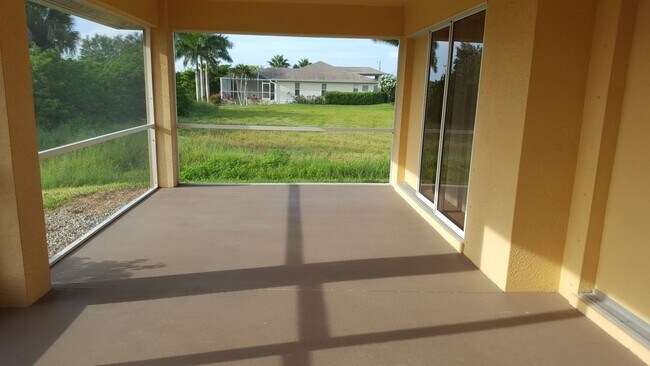 Building Photo - 1405 NE 5th Pl