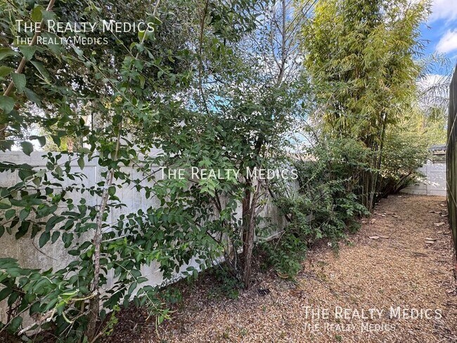 Building Photo - 1328 Karok St