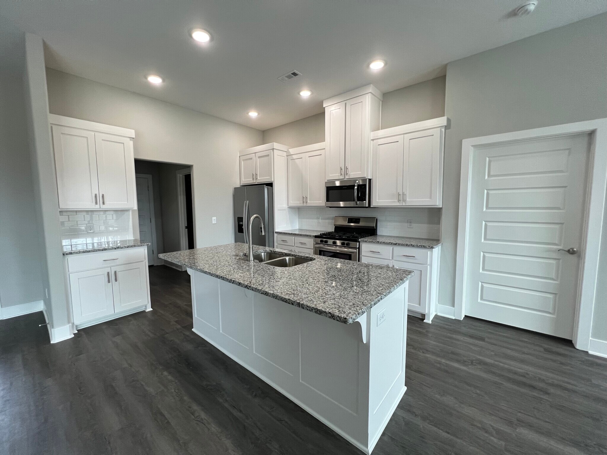 Building Photo - 6051 W Mecklin St