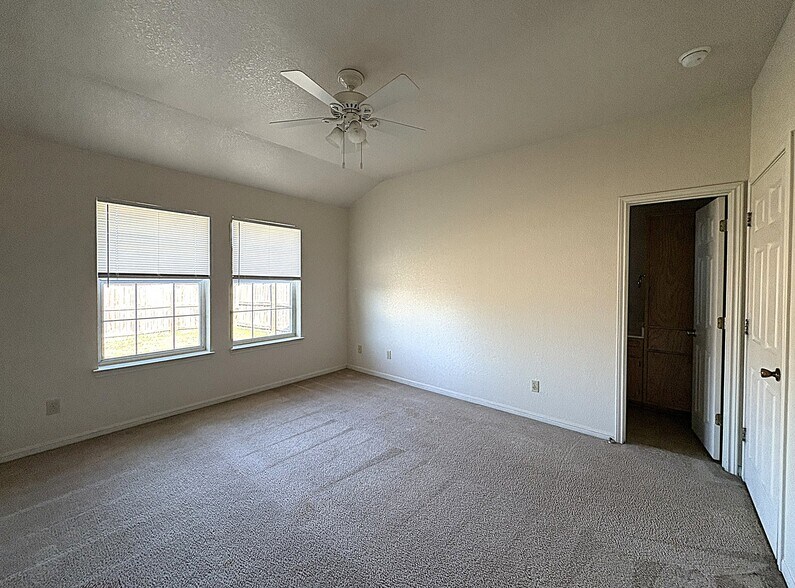 Building Photo - 2703 Vernice Loop