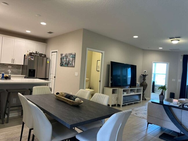 Building Photo - 754 Cherry Elm Dr