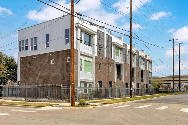 Building Photo - 1008 Concordia Ave