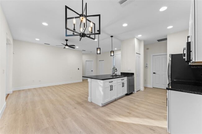 Building Photo - 2503 Dumont Ln