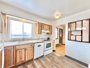 Building Photo - 225 Elmwood Dr
