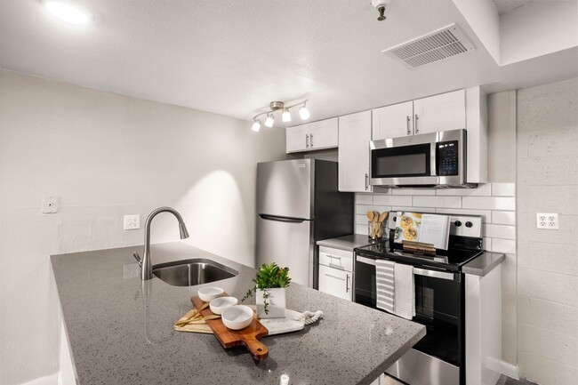 A1 Renovated - 1 Bed 1 Bath - Rise Midtown