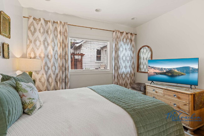 Building Photo - Charming Studio with Full Kitchen in Ashland