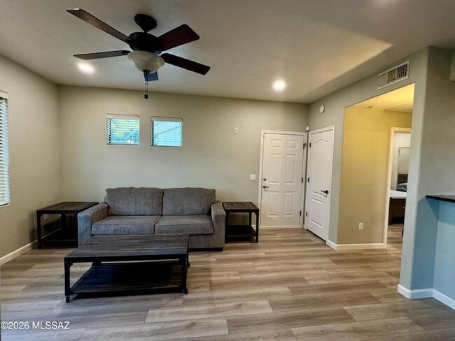 Building Photo - 2550 E River Rd