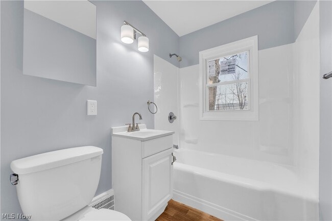 Building Photo - 1511 E 196th St