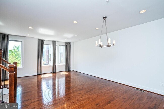 Building Photo - 8337 Looking Glass Way
