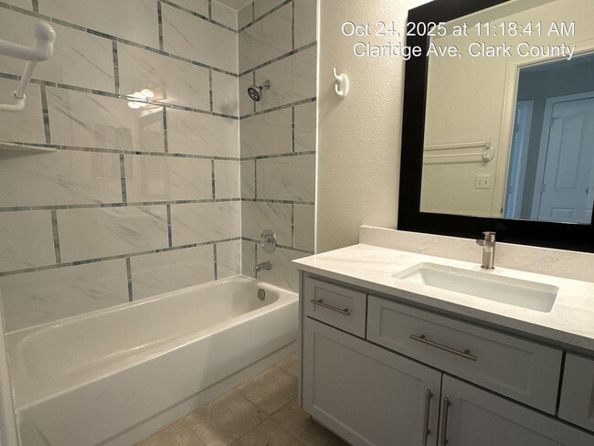 Building Photo - Tri-Level Home with Pool & Spa in Henderso...