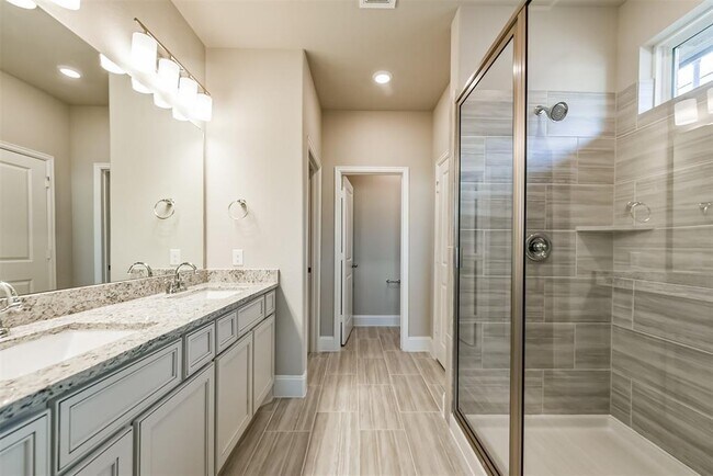 Building Photo - 745 Lake Lacosta Dr