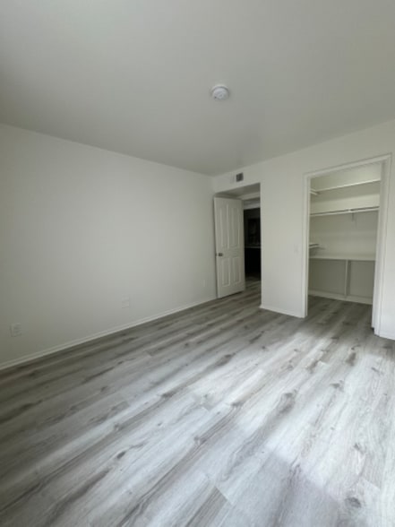 Building Photo - 13022 Riverside Dr