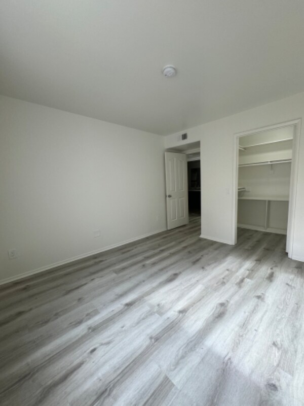 Building Photo - 13022 Riverside Dr