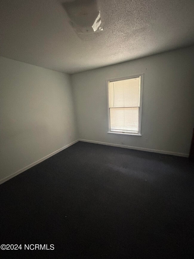 Building Photo - 208 Lindbeth Dr