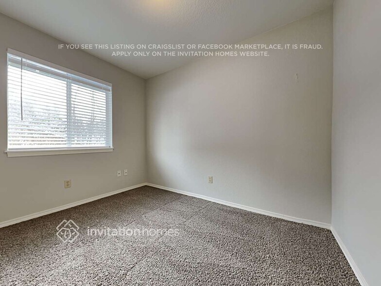 Building Photo - 1722 Mapleview Ct NE