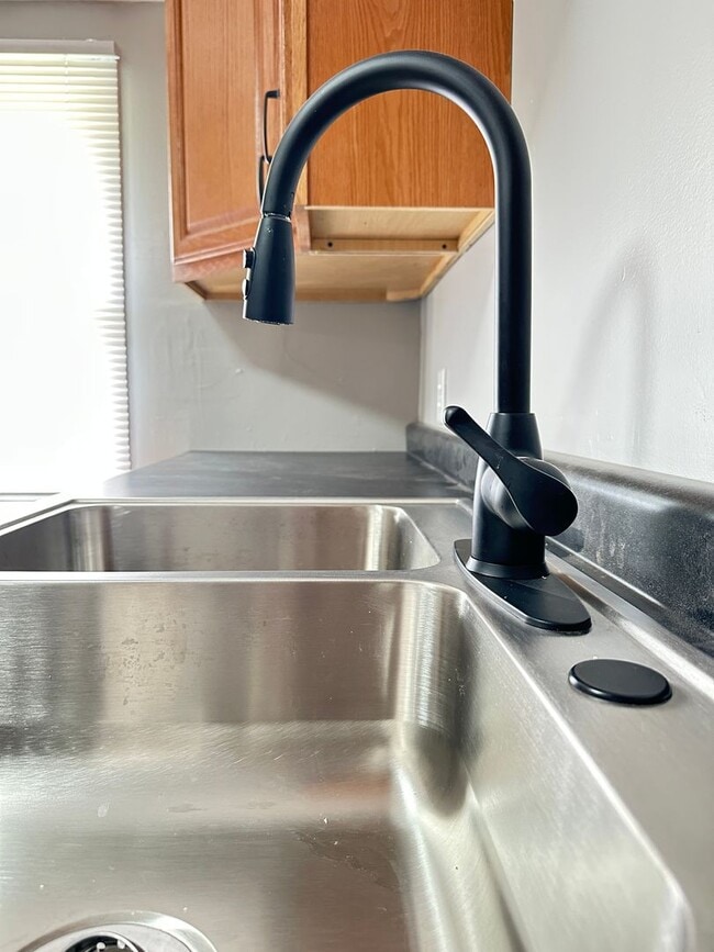 Building Photo - Fully Renovated 2 Bed / 2 Bath Home — Modern Finishes, Large Yard, Move-In Ready NOW!