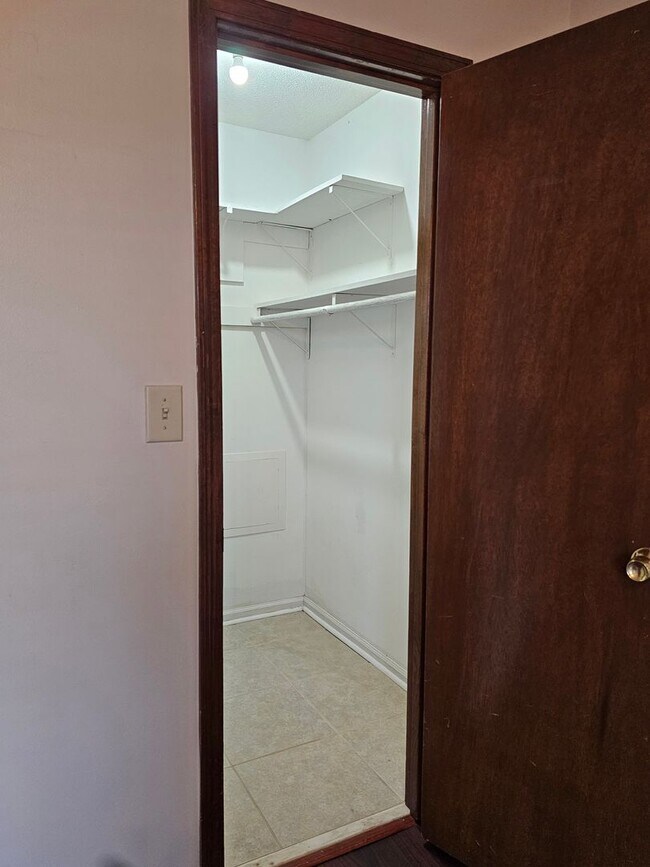 Building Photo - 508 Independence Ct