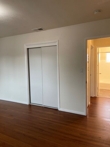Building Photo - 1530 Drexel Dr