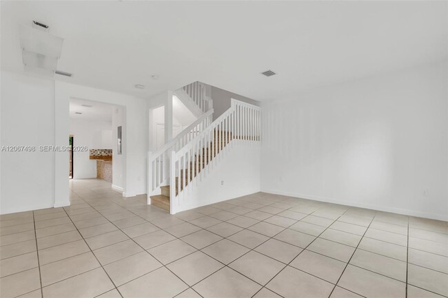 Building Photo - 582 NE 207th St