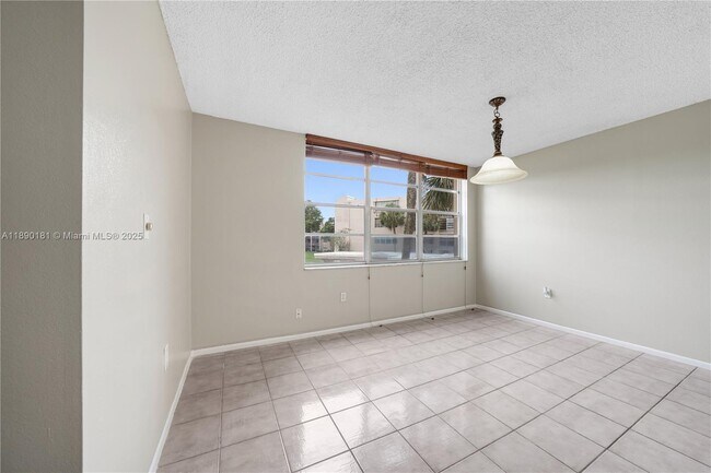 Building Photo - 9491 Evergreen Pl
