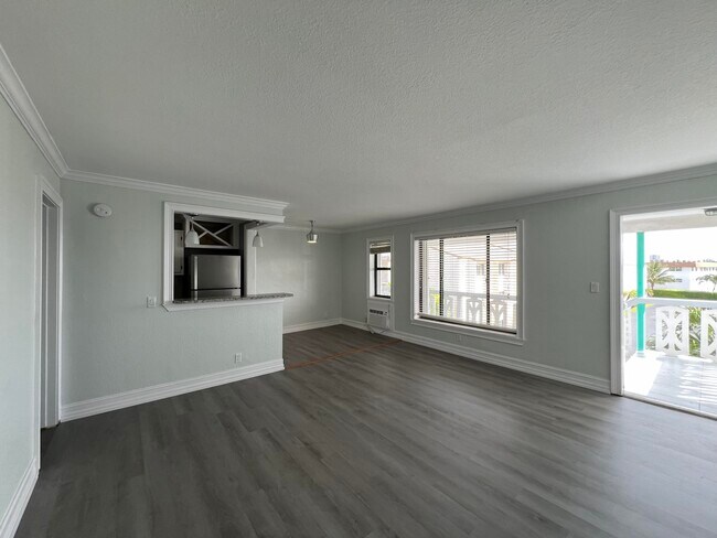 Building Photo - 131 Shore Ct