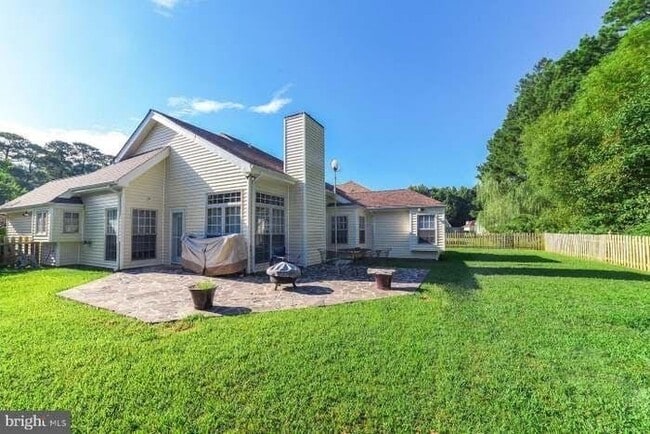 Building Photo - 21635 Weatherby Ln