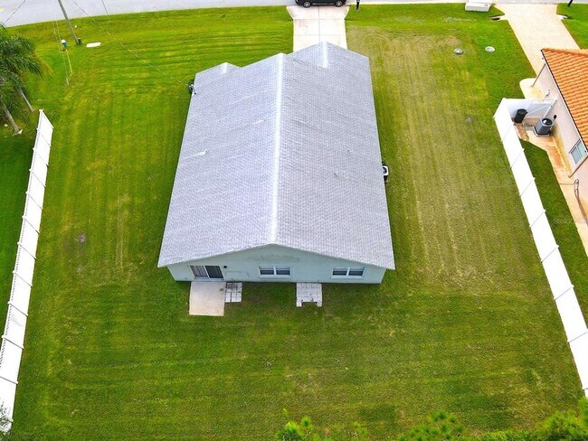 Building Photo - 113 Eastwood Dr